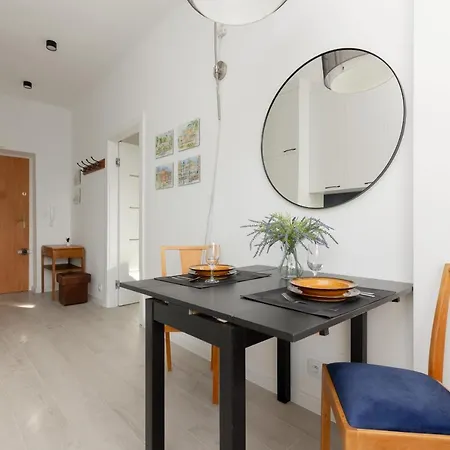 アパート Beautiful Grochowska Studio With Balcony By Renters ワルシャワ