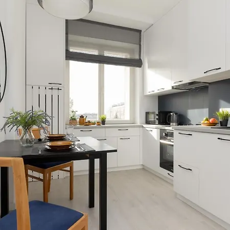 アパート Beautiful Grochowska Studio With Balcony By Renters ワルシャワ